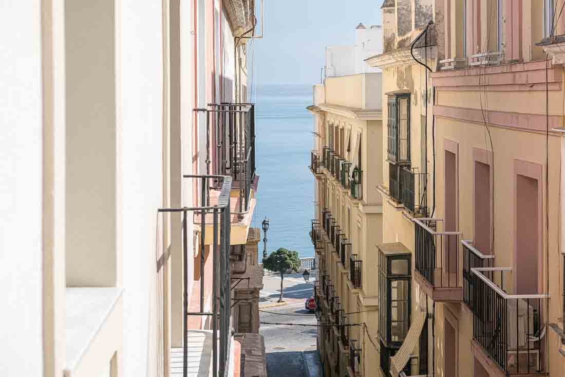 Vistas al mar desde la ventana de piso en alquiler en Cádiz
