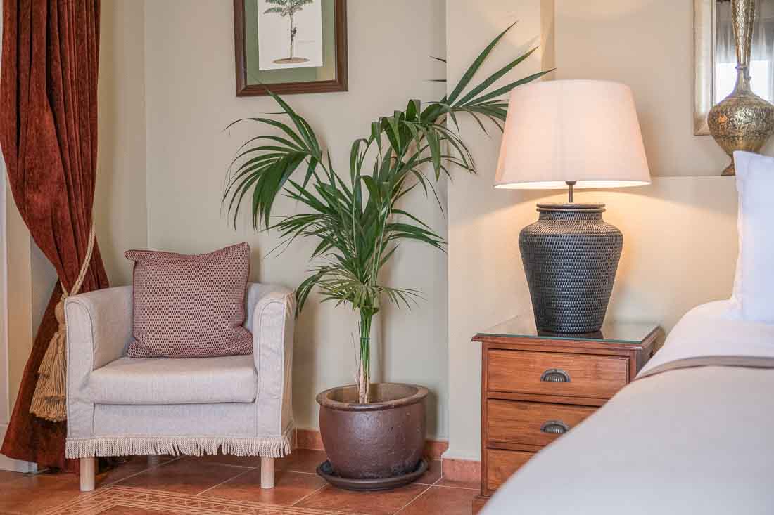 Mobiliario de habitación de hotel en Vejer